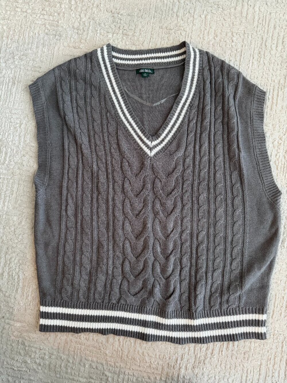 Grey and White Sleevless Sweater  M